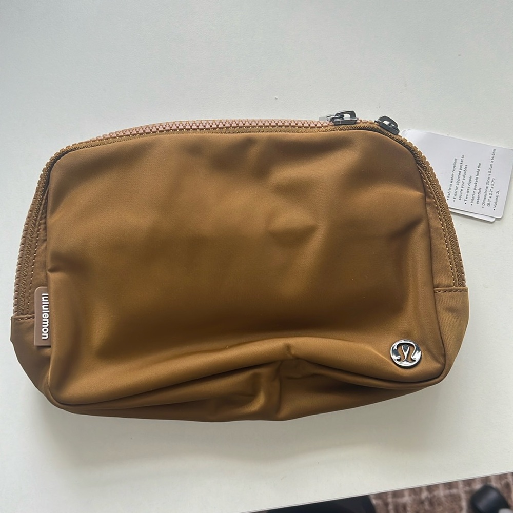 Lululemon everywhere belt bag large NWT